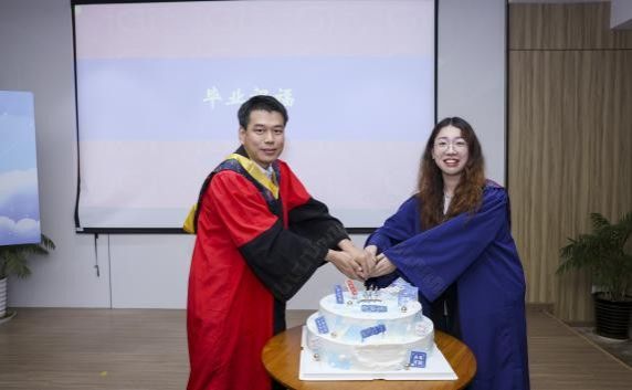 出席典礼的有斗球体育直播app新人权